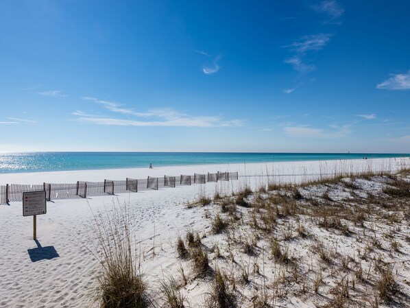 Beach nearby - Pet Friendly with Gulf Views! (Miramar Beach)