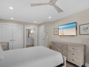 2 bedrooms, desk, iron/ironing board, free WiFi - Pet Friendly with Gulf Views! (Miramar Beach)