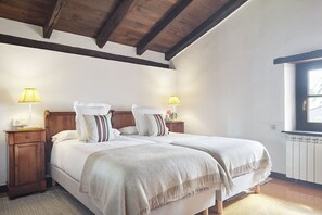 5 slaapkamers, een strijkplank/strijkijzer, gratis wifi, beddengoed