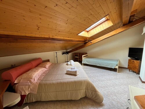 Rooms with private bathrooms and small terraces, 5 minutes from Feltre. Perfect for hikers and cyclists.