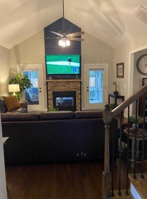 Smart TV, fireplace - US Open Golf Tournament (Aberdeen)