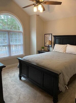 4 bedrooms, in-room safe, iron/ironing board, free WiFi