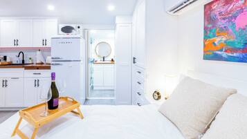 1 sovrum, skrivbord, strykjÀrn/strykbrÀda och gratis wi-fi