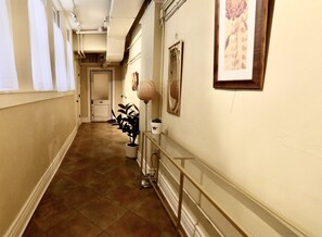 Interior - New York Style Apartment Downtown Springfield (Springfield)