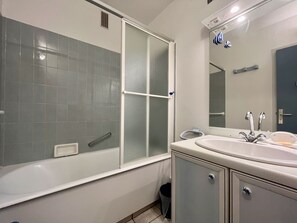Haartrockner, Seife, Toilettenpapier