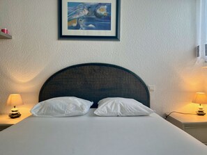 2 Schlafzimmer, Bügeleisen/Bügelbrett