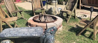 Cozy studio walking distance to the beach, Seas the Day Beach House