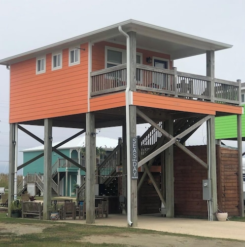 Cozy studio walking distance to the beach, Seas the Day Beach House