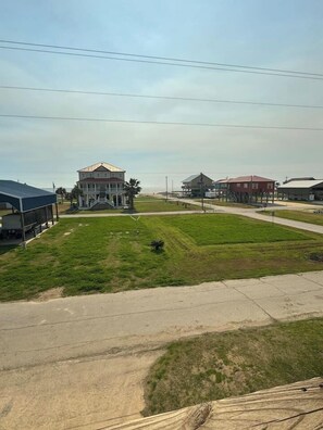 Property grounds - Cozy studio walking distance to the beach, Seas the Day Beach House (Cameron)