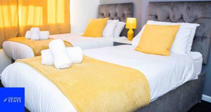 2ndHomeStays Walsall – Scenic Stay for 7-8 Guests!