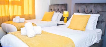 2ndHomeStays Walsall – Scenic Stay for 7-8 Guests!