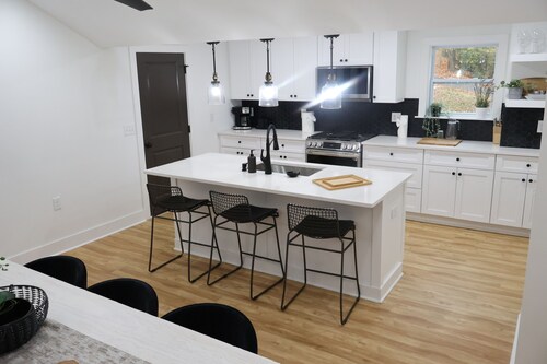 Lanier Living: Modern 3BR, 3BA Work-Live Retreat