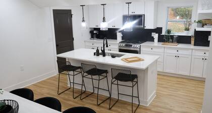 Lanier Living: Modern 3BR, 3BA Work-Live Retreat