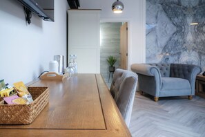 Luxe tweepersoonskamer, 1 kingsize bed | Luxe beddengoed, individueel gedecoreerd, individueel gemeubileerd