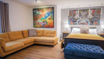 Luxury Double Room, 1 King Bed | Premium bedding, individually decorated, individually furnished, desk