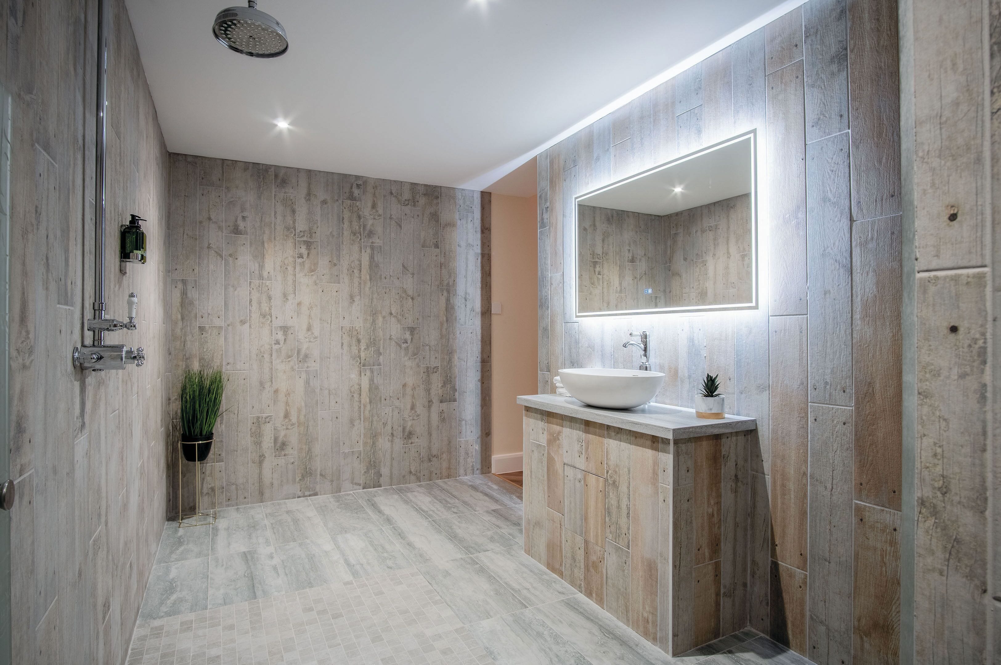 Luxury-Doppelzimmer, 1 King-Bett | Badezimmer | Dusche, Haartrockner, Handtücher