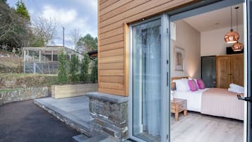 Luxury Double Room, 1 King Bed | Premium bedding, individually decorated, individually furnished, desk