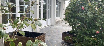 Lumineuse Maison à 500 m de la Plage Batie sur un Grand Jardin Clos de 1000 m2