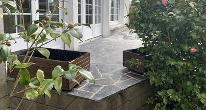 jolie maison lumineuse sur grand jardin clos 500 m plage (baignade à 26°)