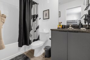 Hair dryer, towels, soap, shampoo - 8 min Disney, 1 min Pool. STAR WARS (Kissimmee)