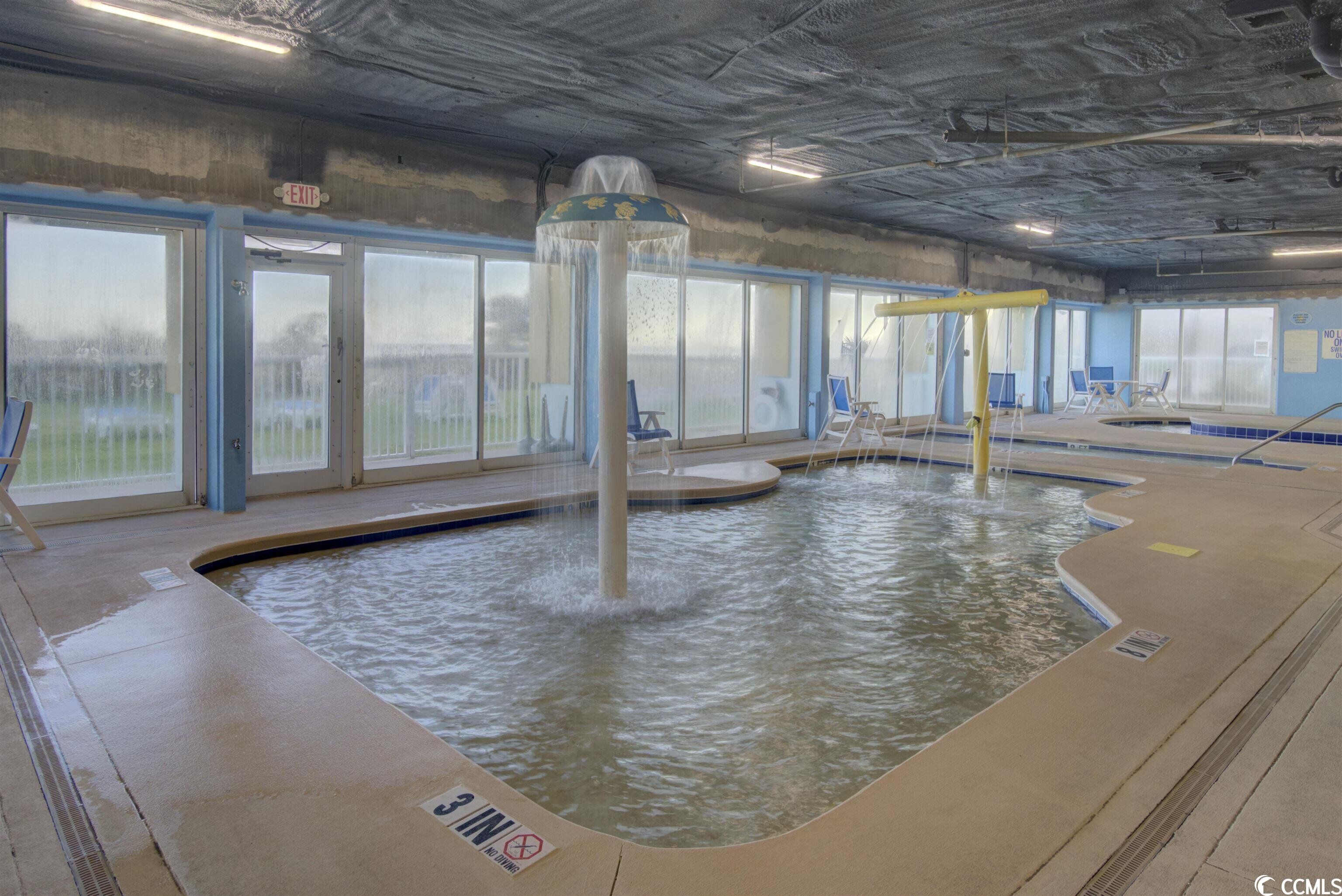 Sisäuima-allas, ulkouima-allas