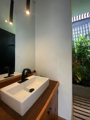 Doccia, asciugacapelli, bidet, asciugamani