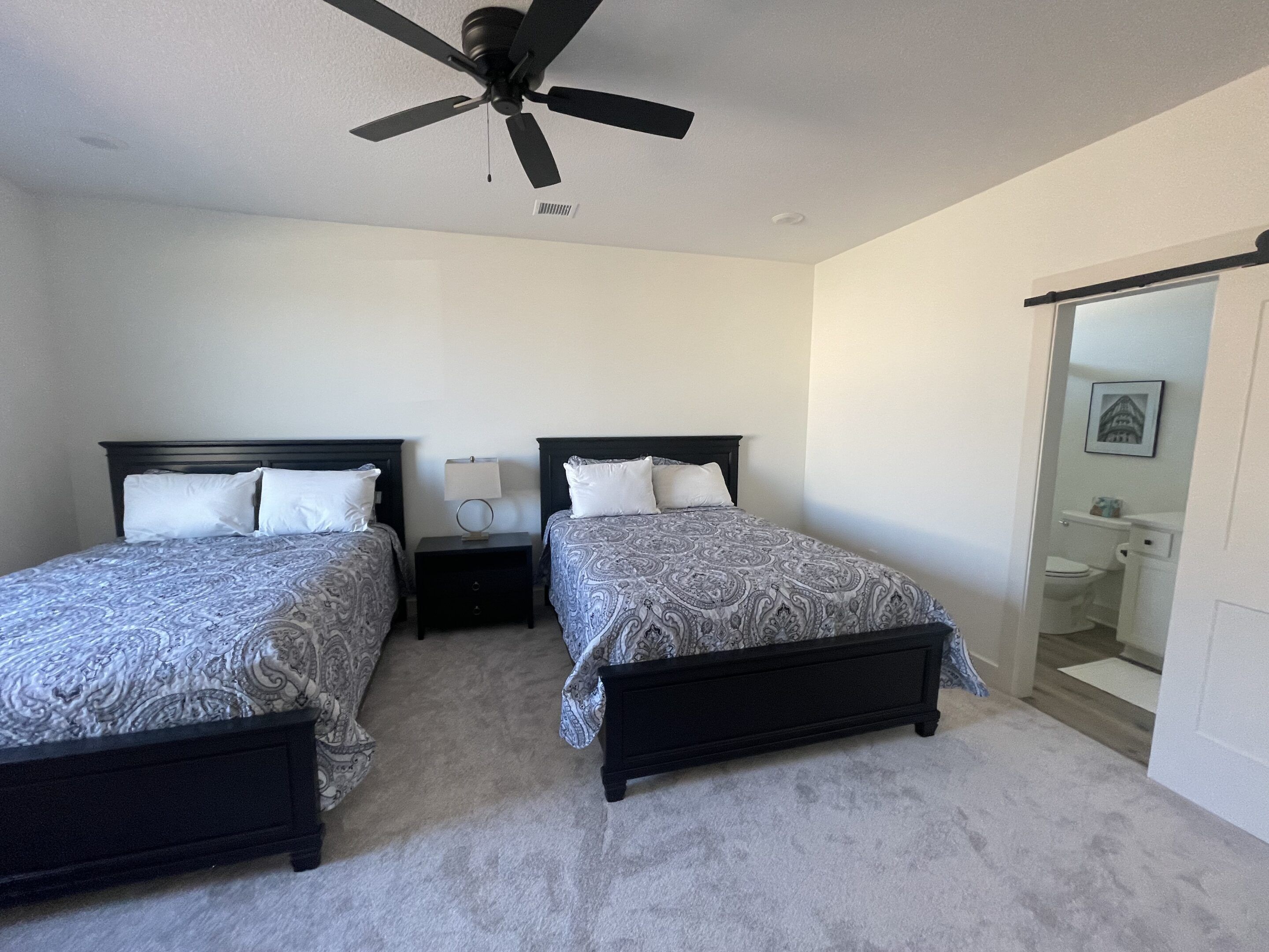 4 bedrooms, iron/ironing board, WiFi, bed sheets