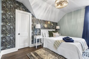 5 bedrooms, desk, iron/ironing board, travel crib