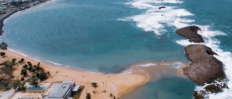 沙滩椅、沙滩毛巾