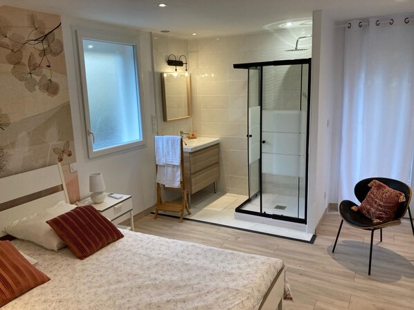 4 bedrooms, iron/ironing board, travel cot, bed sheets - Villa de Charme Avec son Parking Privé à 180 m de la mer (Agde)