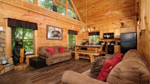 Living area - Centrally Located between Pigeon Forge and Gatlinburg.  (Sevierville)