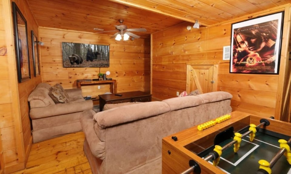 Centrally Located Between Pigeon Forge And Gatlinburg. - Gatlinburg, TN