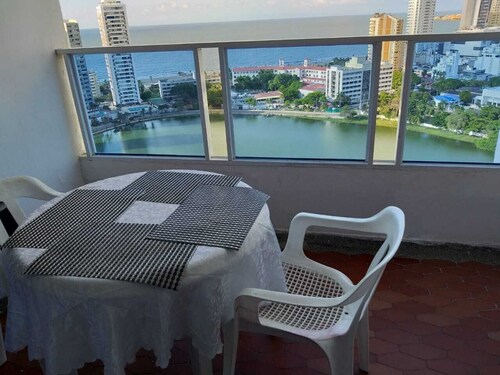 Beautiful comfy apartment walking distance from delicious restaurants and beach 