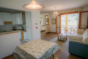 Villa, 3 chambres, patio, vue jardin | Salle à manger