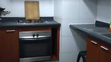 Departamento familiar, 3 habitaciones, planta baja | Cocina privada | Toallas de papel
