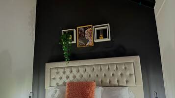 City-Apartment | Hochwertige Bettwaren, Daunenbettdecken, Schreibtisch, kostenloses WLAN