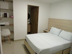 Deluxe Double Room | In-room safe, free WiFi - AW HOTEL PASARELA REAL (Cali)