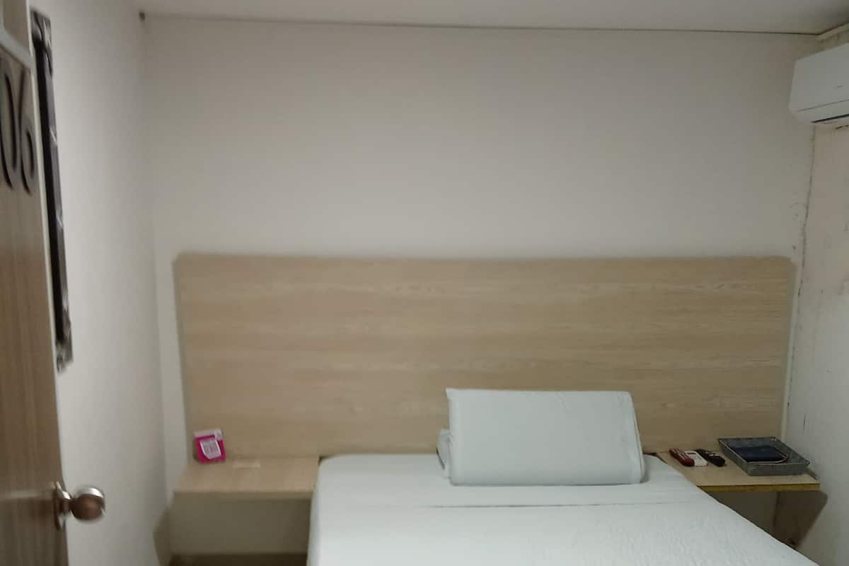 Deluxe Double Room | In-room safe, WiFi (free)