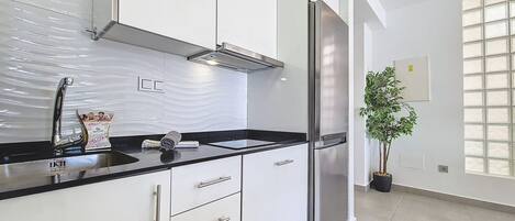 Refrigerador, microondas, horno y lavavajillas