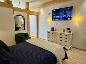 1 habitación, tabla de planchar con plancha, wifi gratis y ropa de cama 