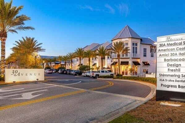 Exterior - Pool - Golf cart - Grilll - Easy Beach Access! (Inlet Beach)
