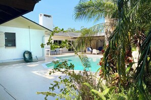 Outdoor pool - Cheerful 4-bedroom home with a private pool

 (Sarasota)