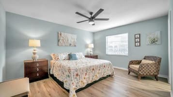 3 bedrooms, desk, iron/ironing board, travel cot