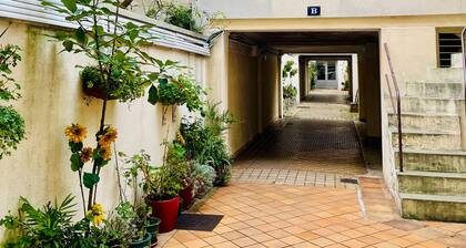 10 minutes from La Défense and 20 minutes from Paris or Rolland Garros