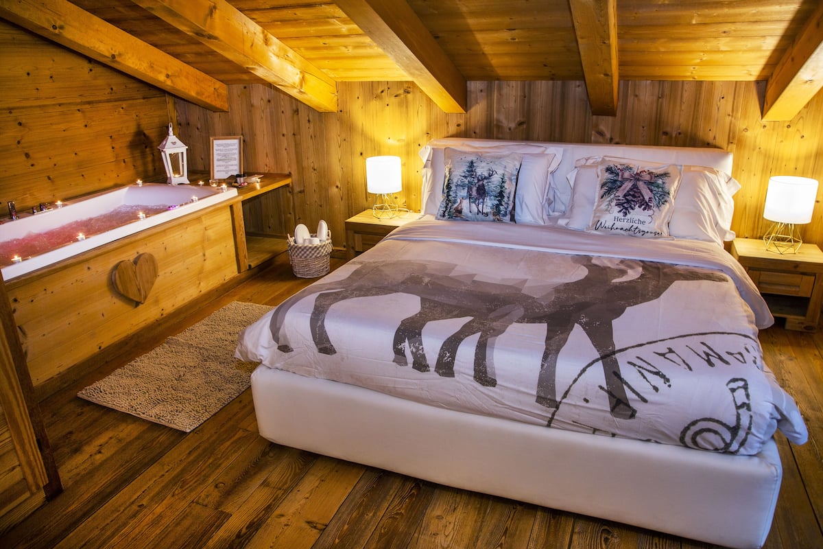 Romantische suite | 1 slaapkamer, luxe beddengoed, donzen dekbedden, een kluis op de kamer