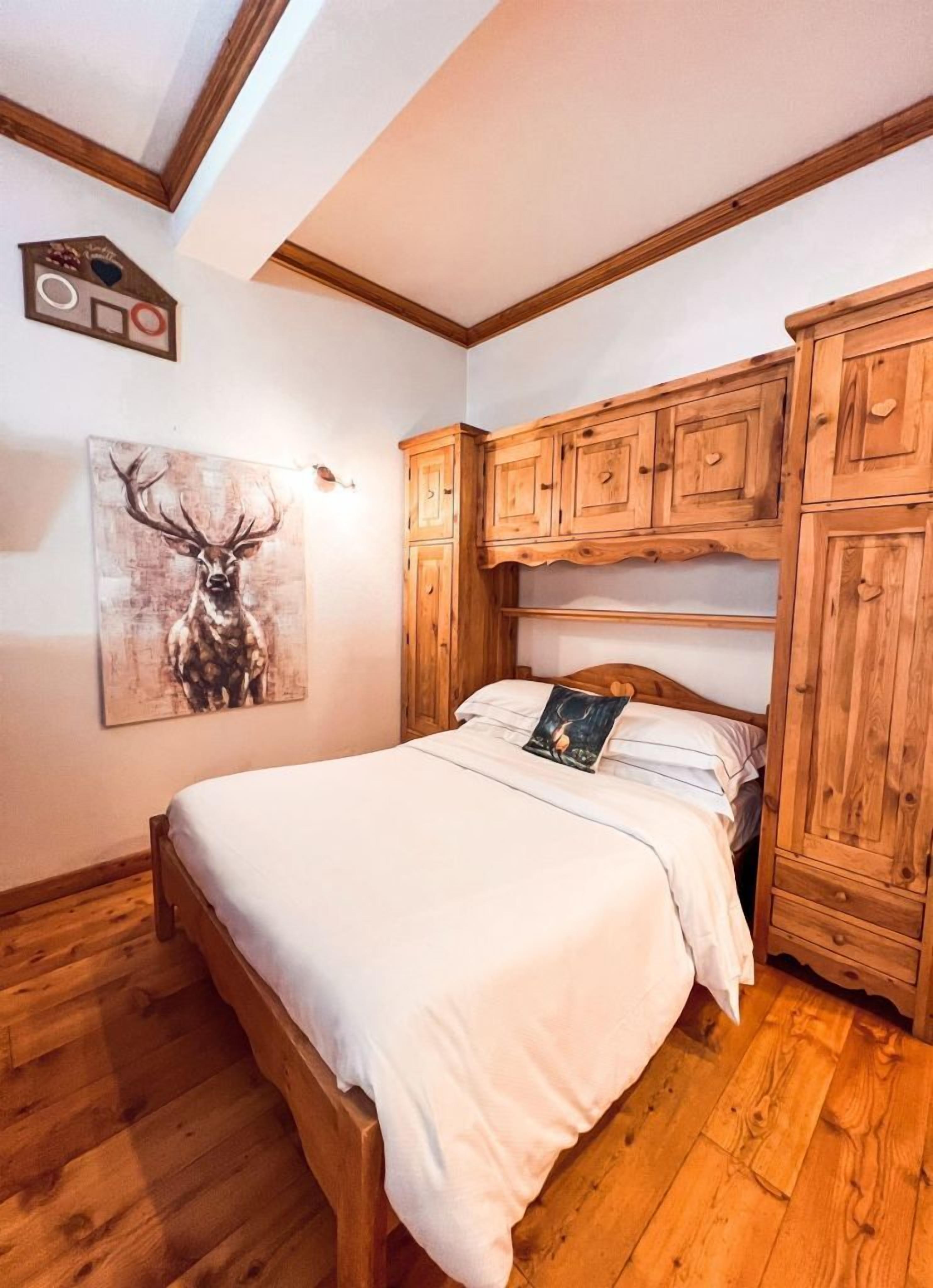 Premium bedding, down comforters, in-room safe, iron/ironing board