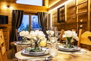 Romantic Suite | Ruang tamu | TV skrin rata