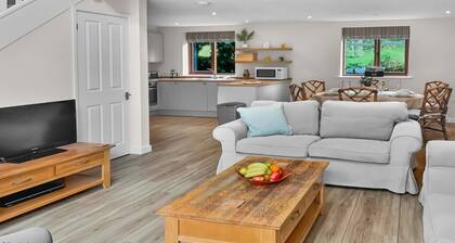 Maplescombe - a 3 bedroom cottage in Newton Valence near Alton