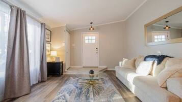 Smart TV, videojuegos, libros y monitor de computadora