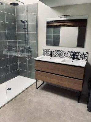 Shower, toilet paper